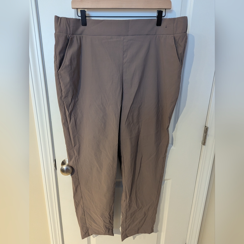 Modern Ambition Gray High-Waisted Pants